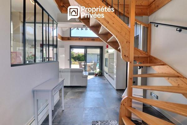 Propriété -7 pièces avec studio, atelier et piscine