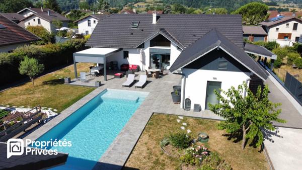 Propriété -7 pièces avec studio, atelier et piscine
