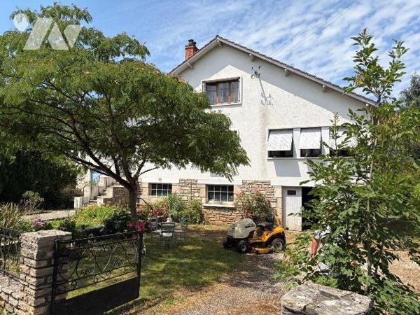 A VENDRE -  A CAJARC (Lot - 46160) - Dans le bourg du village, à proximité de tous les commerce...