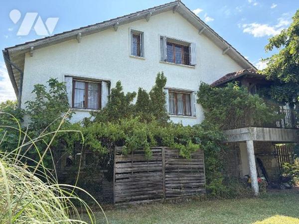 A VENDRE -  A CAJARC (Lot - 46160) - Dans le bourg du village, à proximité de tous les commerce...