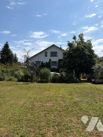 A VENDRE -  A CAJARC (Lot - 46160) - Dans le bourg du village, à proximité de tous les commerce...