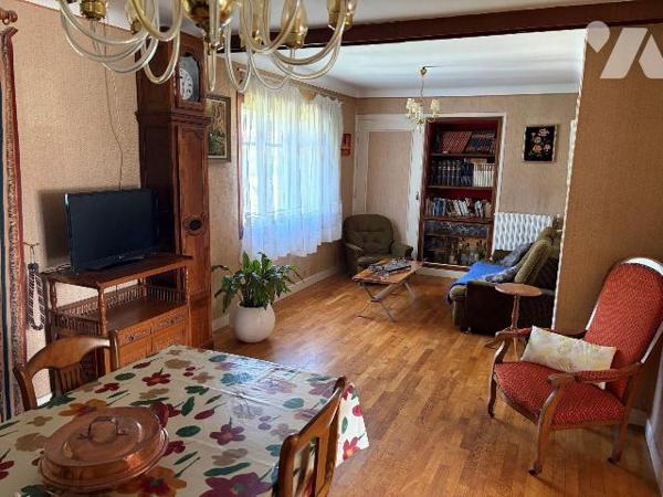 A VENDRE -  A CAJARC (Lot - 46160) - Dans le bourg du village, à proximité de tous les commerce...