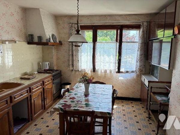 A VENDRE -  A CAJARC (Lot - 46160) - Dans le bourg du village, à proximité de tous les commerce...