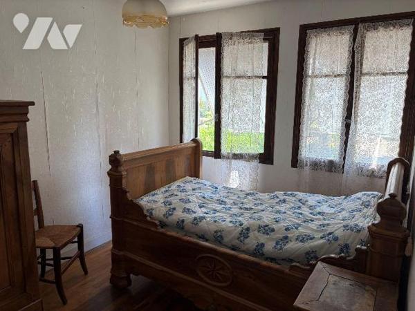 A VENDRE -  A CAJARC (Lot - 46160) - Dans le bourg du village, à proximité de tous les commerce...