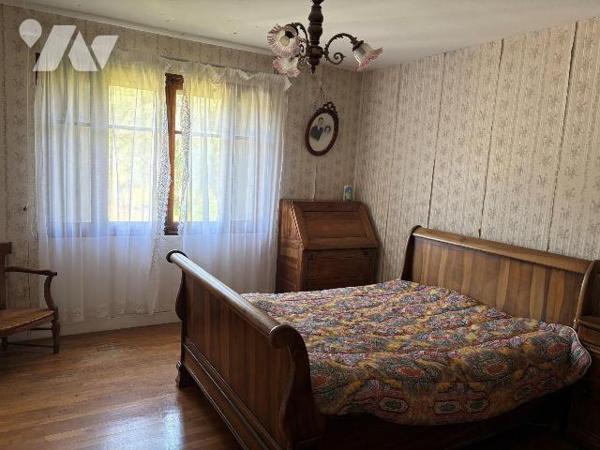 A VENDRE -  A CAJARC (Lot - 46160) - Dans le bourg du village, à proximité de tous les commerce...