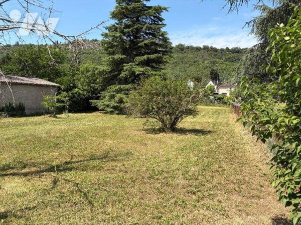 A VENDRE -  A CAJARC (Lot - 46160) - Dans le bourg du village, à proximité de tous les commerce...