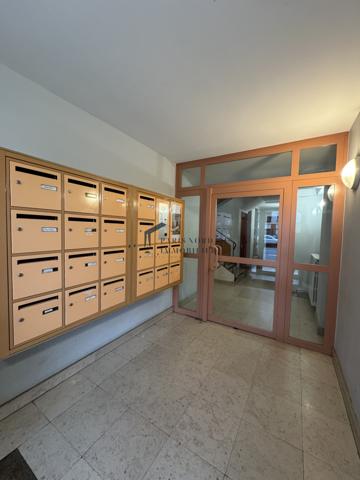 Pavillons-sous-Bois (93320) F1 avec Balcon situé sur la National 3