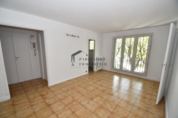 Pavillons-sous-Bois (93320) F1 avec Balcon situé sur la National 3