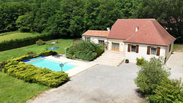 Maison 6 pièce(s) 208 m2 piscine et dépendance