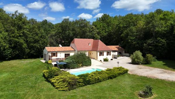 Maison 6 pièce(s) 208 m2 piscine et dépendance