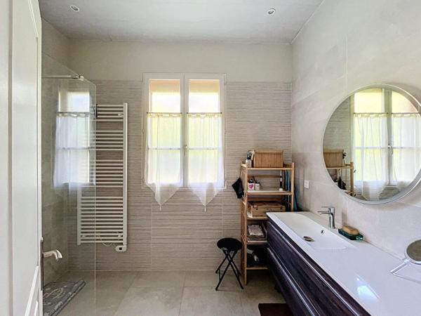 Maison 6 pièce(s) 208 m2 piscine et dépendance