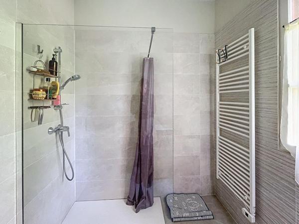 Maison 6 pièce(s) 208 m2 piscine et dépendance