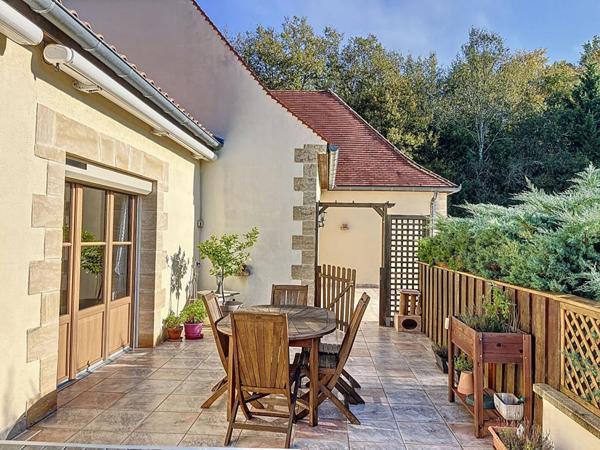 Maison 6 pièce(s) 208 m2 piscine et dépendance