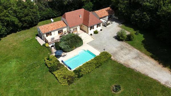 Maison 6 pièce(s) 208 m2 piscine et dépendance