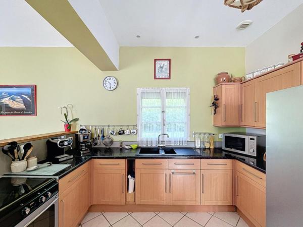 Maison 6 pièce(s) 208 m2 piscine et dépendance