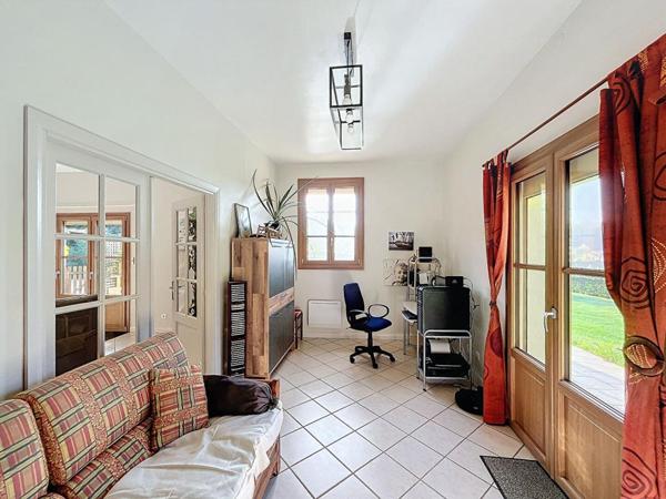 Maison 6 pièce(s) 208 m2 piscine et dépendance