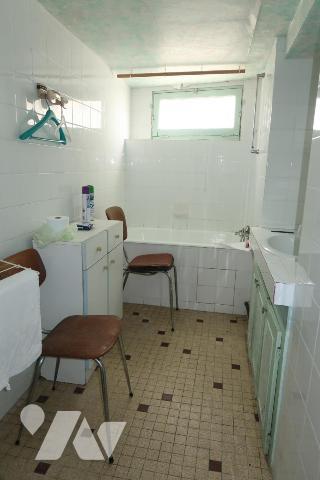 EN EXCLUSIVITE, POUZAUGES PROXI. CENTRE, MAISON ANCIENNE A RENOVER AVEC JARDIN ATTENANT ET GARAGE.