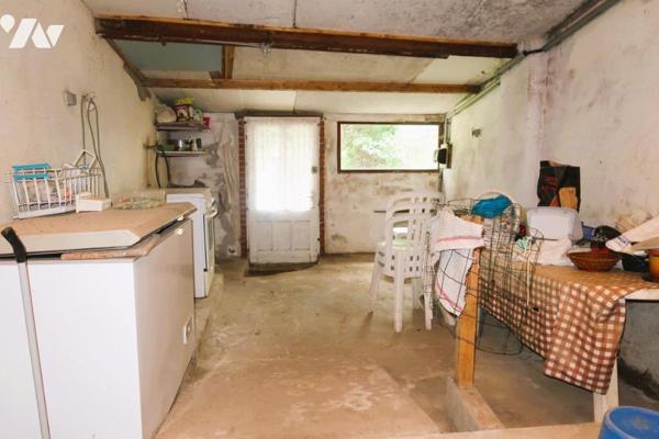 EN EXCLUSIVITE, POUZAUGES PROXI. CENTRE, MAISON ANCIENNE A RENOVER AVEC JARDIN ATTENANT ET GARAGE.