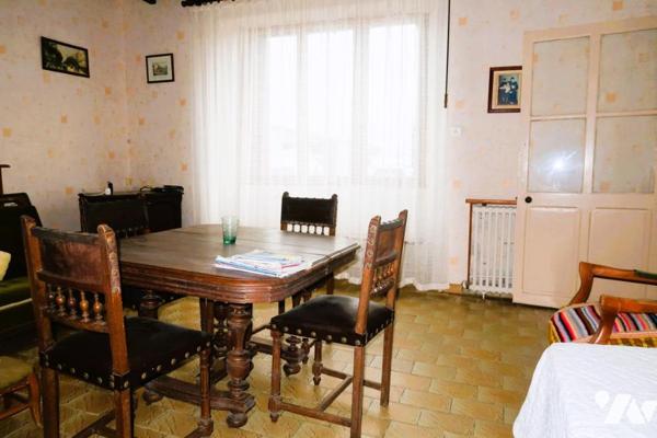 EN EXCLUSIVITE, POUZAUGES PROXI. CENTRE, MAISON ANCIENNE A RENOVER AVEC JARDIN ATTENANT ET GARAGE.