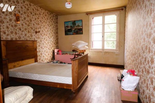 EN EXCLUSIVITE, POUZAUGES PROXI. CENTRE, MAISON ANCIENNE A RENOVER AVEC JARDIN ATTENANT ET GARAGE.