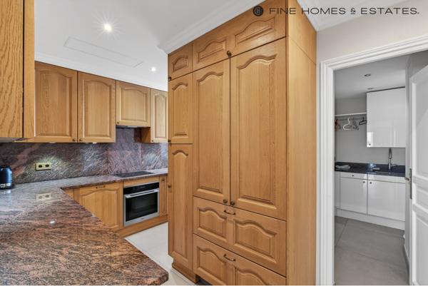 Appartement F6 à vendre  6 pièces - 141 m2 PARIS - 75008