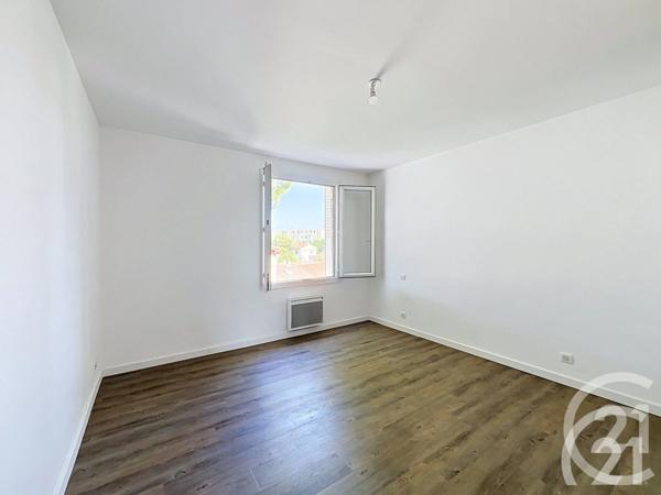 Immeuble à vendre  350 m 2   CAVAILLON  - 84