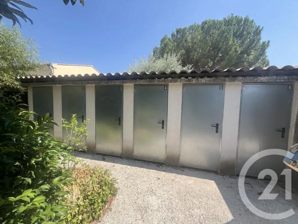 Immeuble à vendre  350 m 2   CAVAILLON  - 84