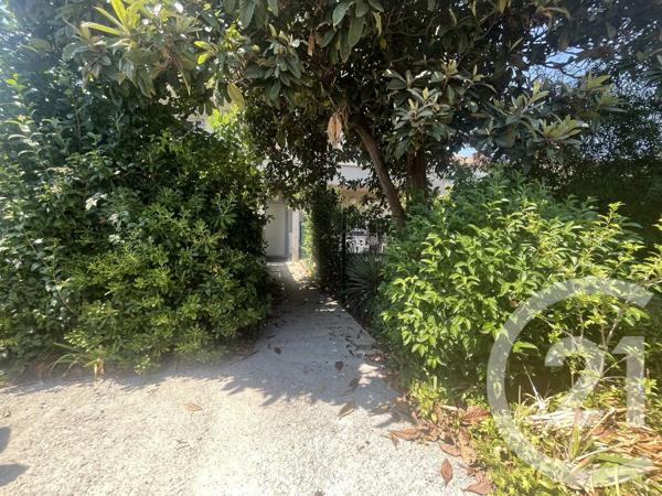 Immeuble à vendre  350 m 2   CAVAILLON  - 84
