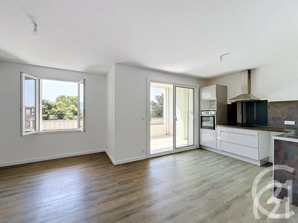 Immeuble à vendre  350 m 2   CAVAILLON  - 84