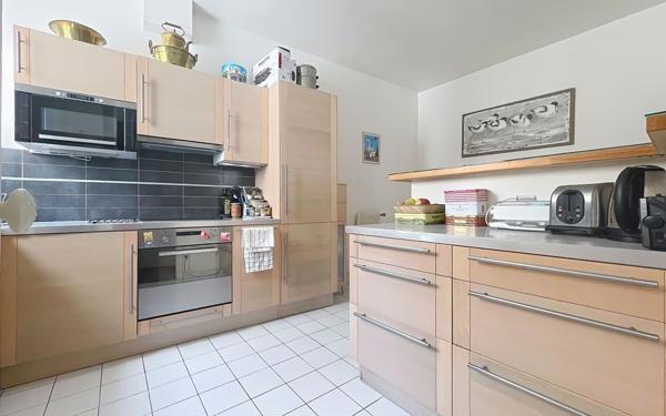 Appartement à vendre    3 pièces • 82,76 m2 Paris 11