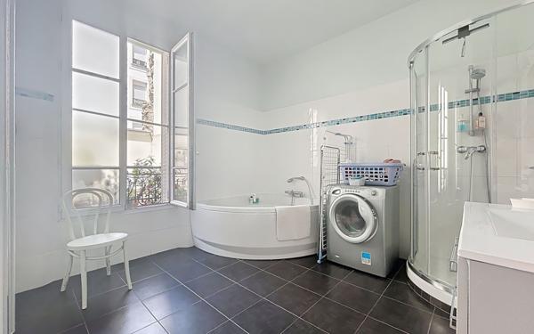 Appartement à vendre    3 pièces • 82,76 m2 Paris 11