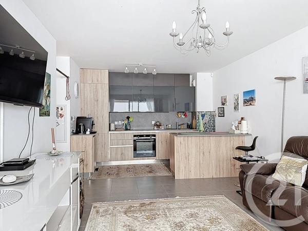 Appartement T3 à vendre  3 pièces - 60 m 2   FREJUS  - 83