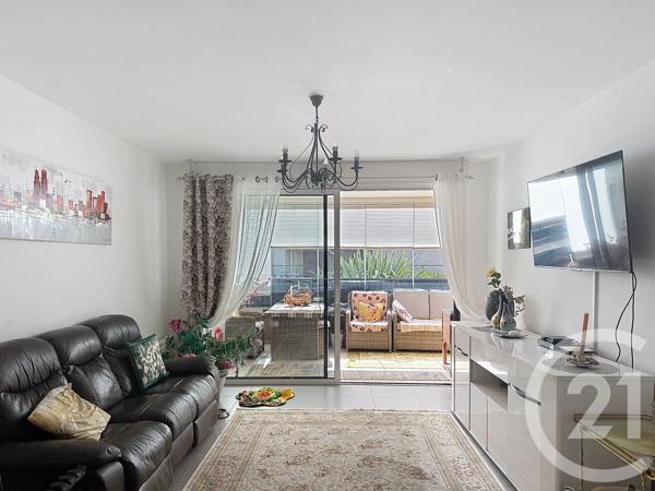 Appartement T3 à vendre  3 pièces - 60 m 2   FREJUS  - 83