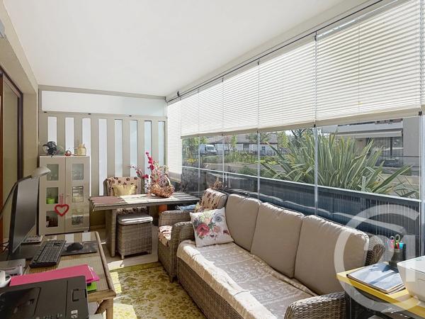 Appartement T3 à vendre  3 pièces - 60 m 2   FREJUS  - 83