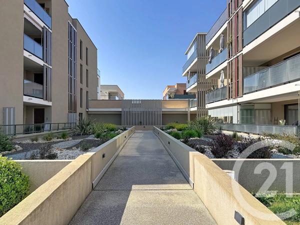 Appartement T3 à vendre  3 pièces - 60 m 2   FREJUS  - 83