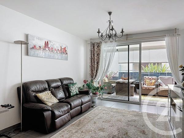 Appartement T3 à vendre  3 pièces - 60 m 2   FREJUS  - 83