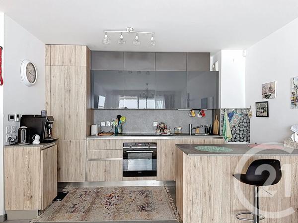 Appartement T3 à vendre  3 pièces - 60 m 2   FREJUS  - 83