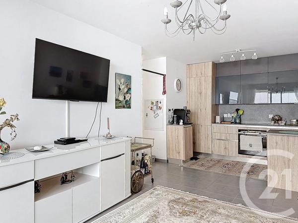 Appartement T3 à vendre  3 pièces - 60 m 2   FREJUS  - 83