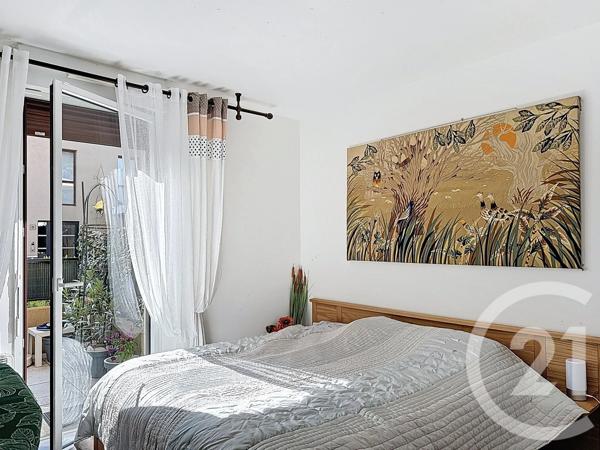 Appartement T3 à vendre  3 pièces - 60 m 2   FREJUS  - 83
