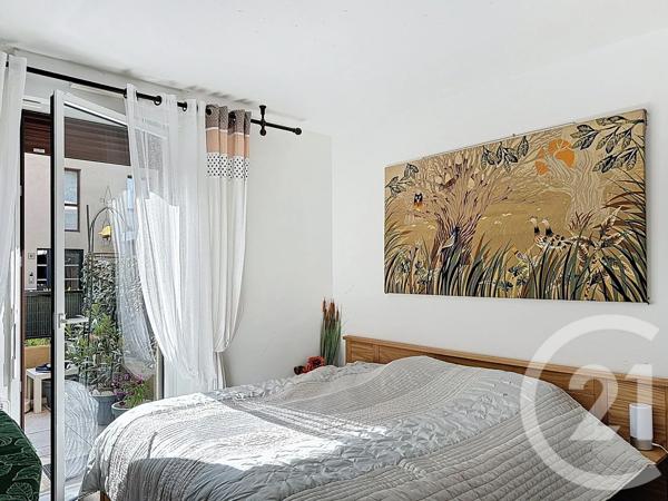 Appartement T3 à vendre  3 pièces - 60 m 2   FREJUS  - 83