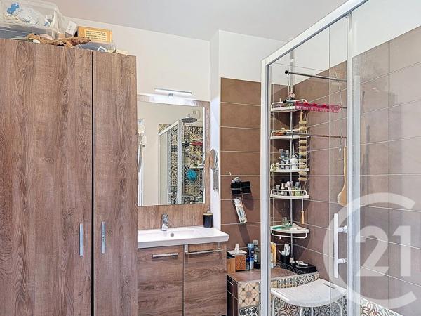Appartement T3 à vendre  3 pièces - 60 m 2   FREJUS  - 83
