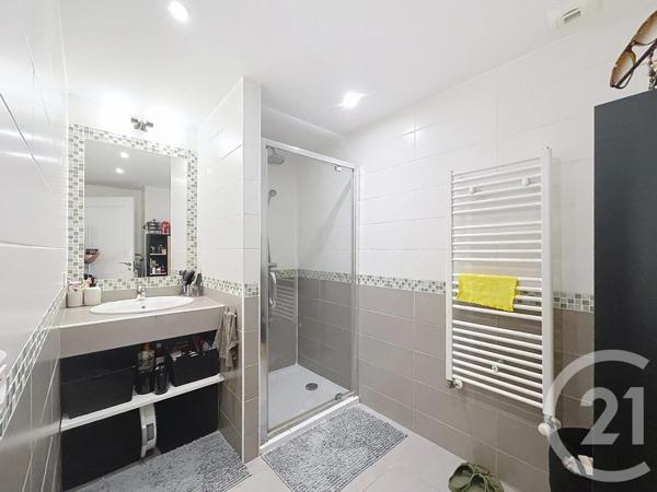 Appartement F2 à vendre  2 pièces - 41 m 2   VALLAURIS  - 06