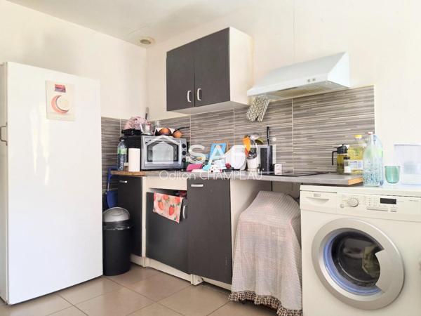 Appartement T2 de 41m2 (rdc) avec cour intérieure (Parking voiture) - Emplacement stratégique