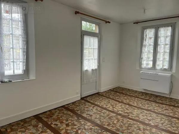 Location - Maison Saint-Saëns 76680 2 pièces 31 m 2