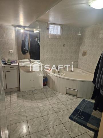 Maison mitoyenne 4 pièces,2 chambres,garage,jardin