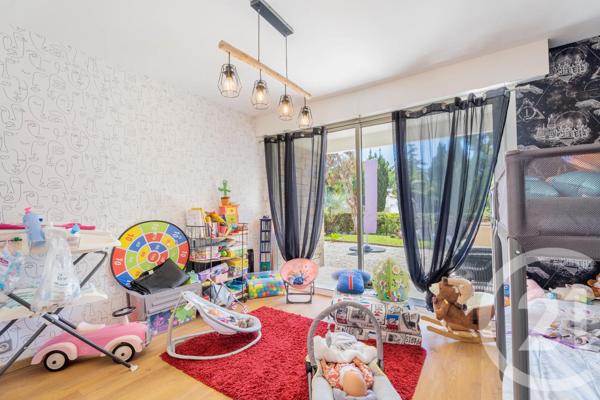 Maison à vendre  6 pièces - 185,88 m 2   BIOT  - 06