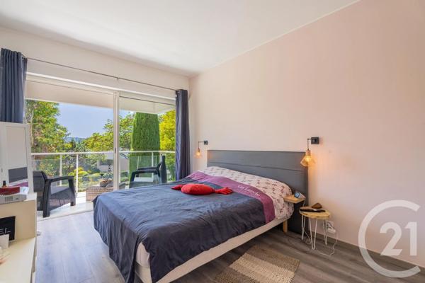 Maison à vendre  6 pièces - 185,88 m 2   BIOT  - 06