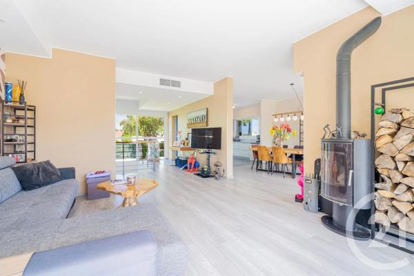 Maison à vendre  6 pièces - 185,88 m 2   BIOT  - 06