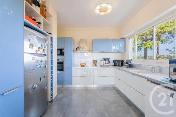 Maison à vendre  6 pièces - 185,88 m 2   BIOT  - 06