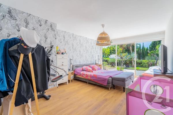 Maison à vendre  6 pièces - 185,88 m 2   BIOT  - 06
